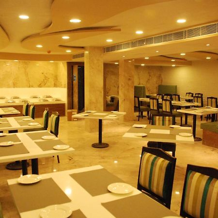 La Woods Hotel Chennai Exterior photo