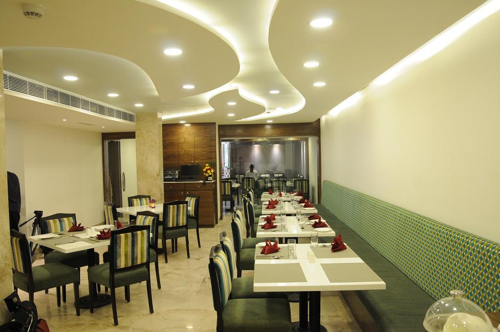 La Woods Hotel Chennai Exterior photo