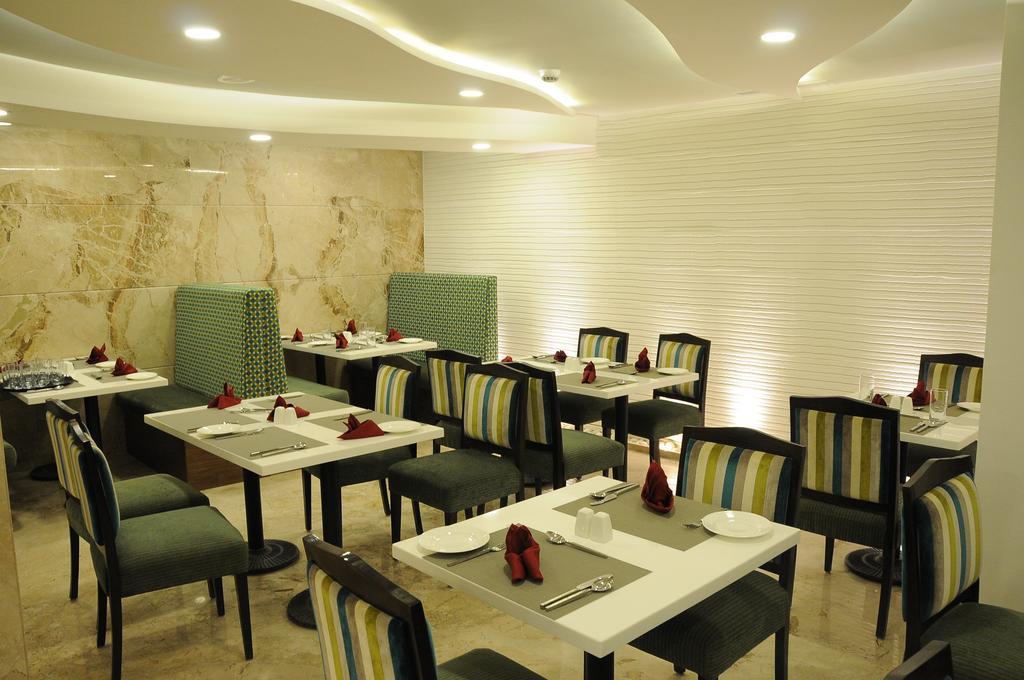 La Woods Hotel Chennai Exterior photo