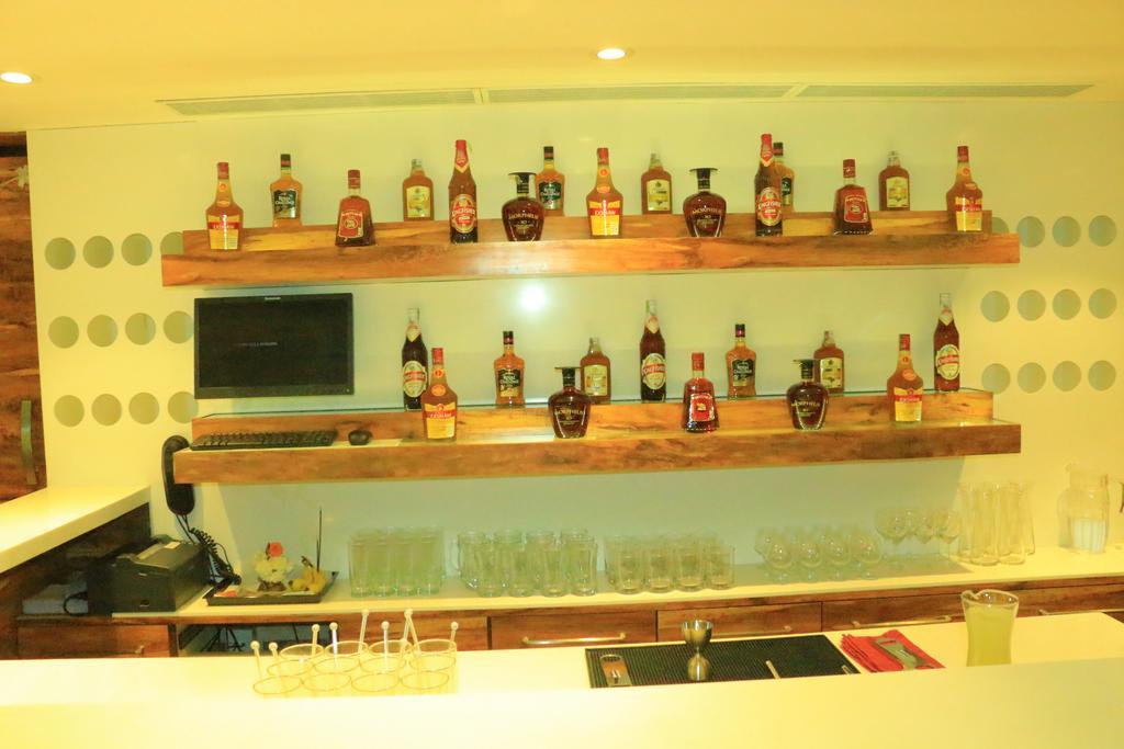 La Woods Hotel Chennai Exterior photo