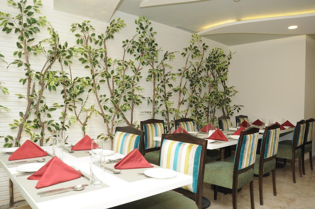 La Woods Hotel Chennai Exterior photo