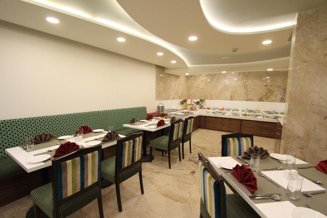 La Woods Hotel Chennai Exterior photo