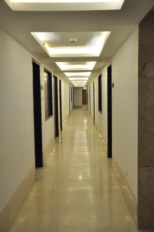 La Woods Hotel Chennai Exterior photo