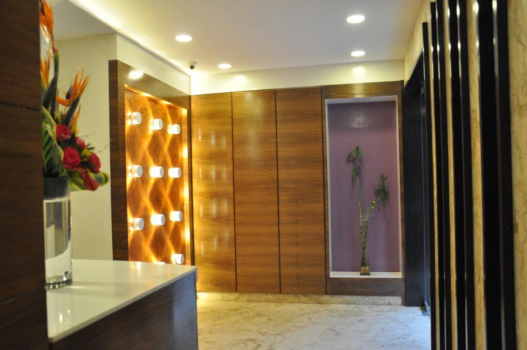 La Woods Hotel Chennai Exterior photo