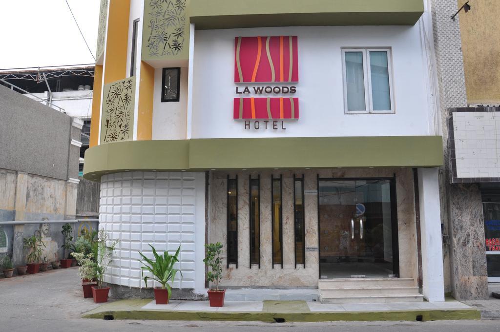 La Woods Hotel Chennai Exterior photo