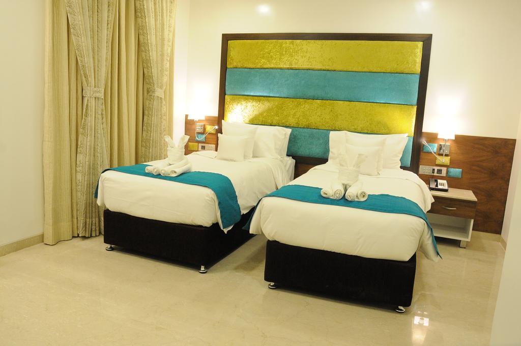 La Woods Hotel Chennai Exterior photo