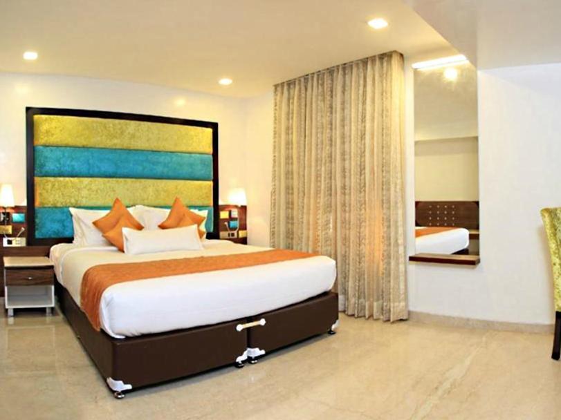 La Woods Hotel Chennai Exterior photo