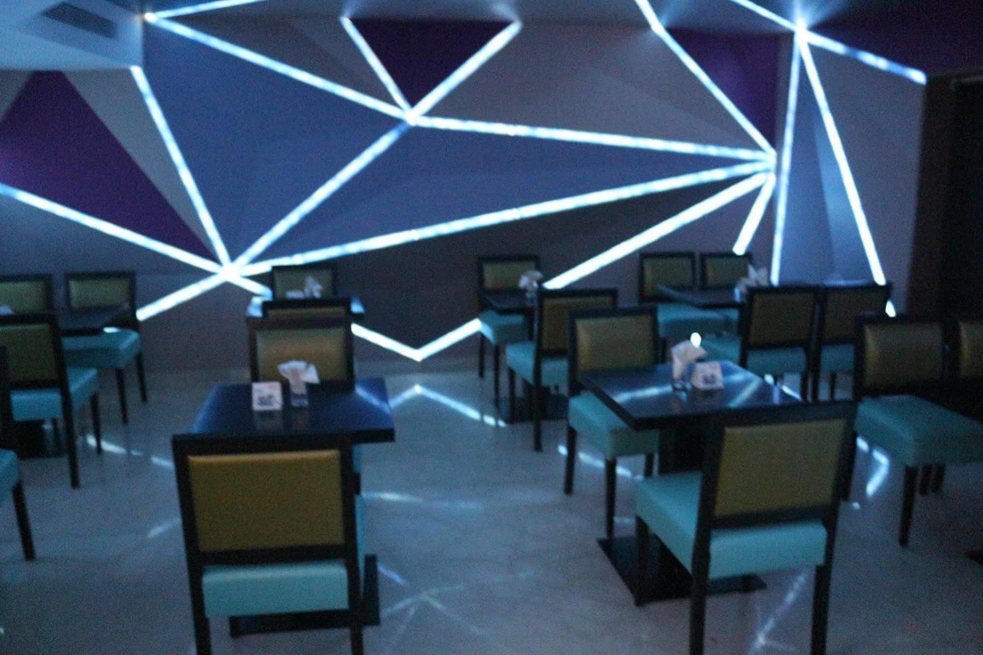 La Woods Hotel Chennai Exterior photo