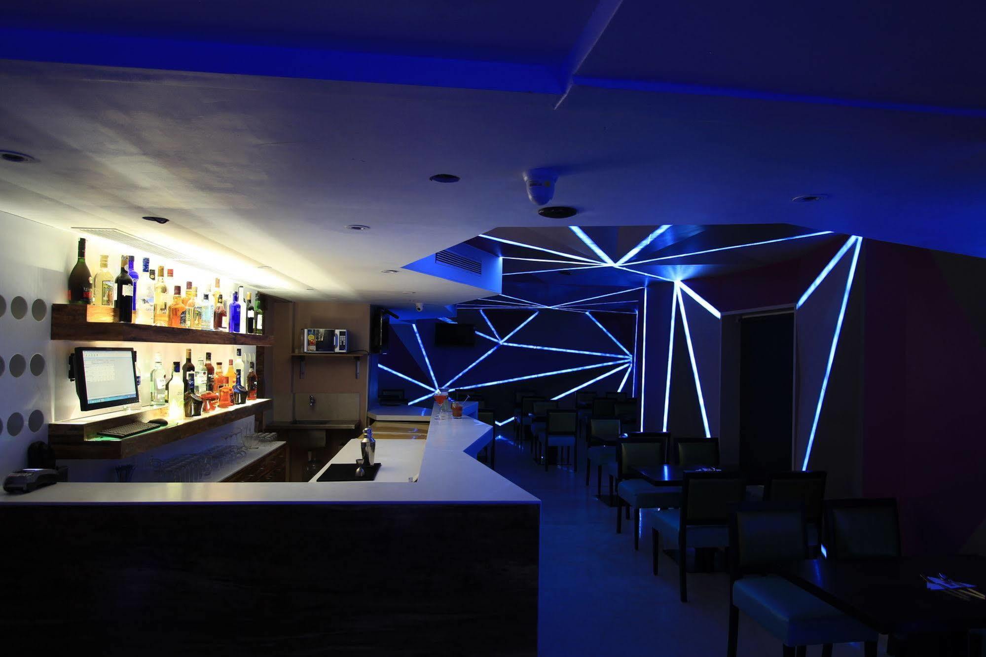 La Woods Hotel Chennai Exterior photo