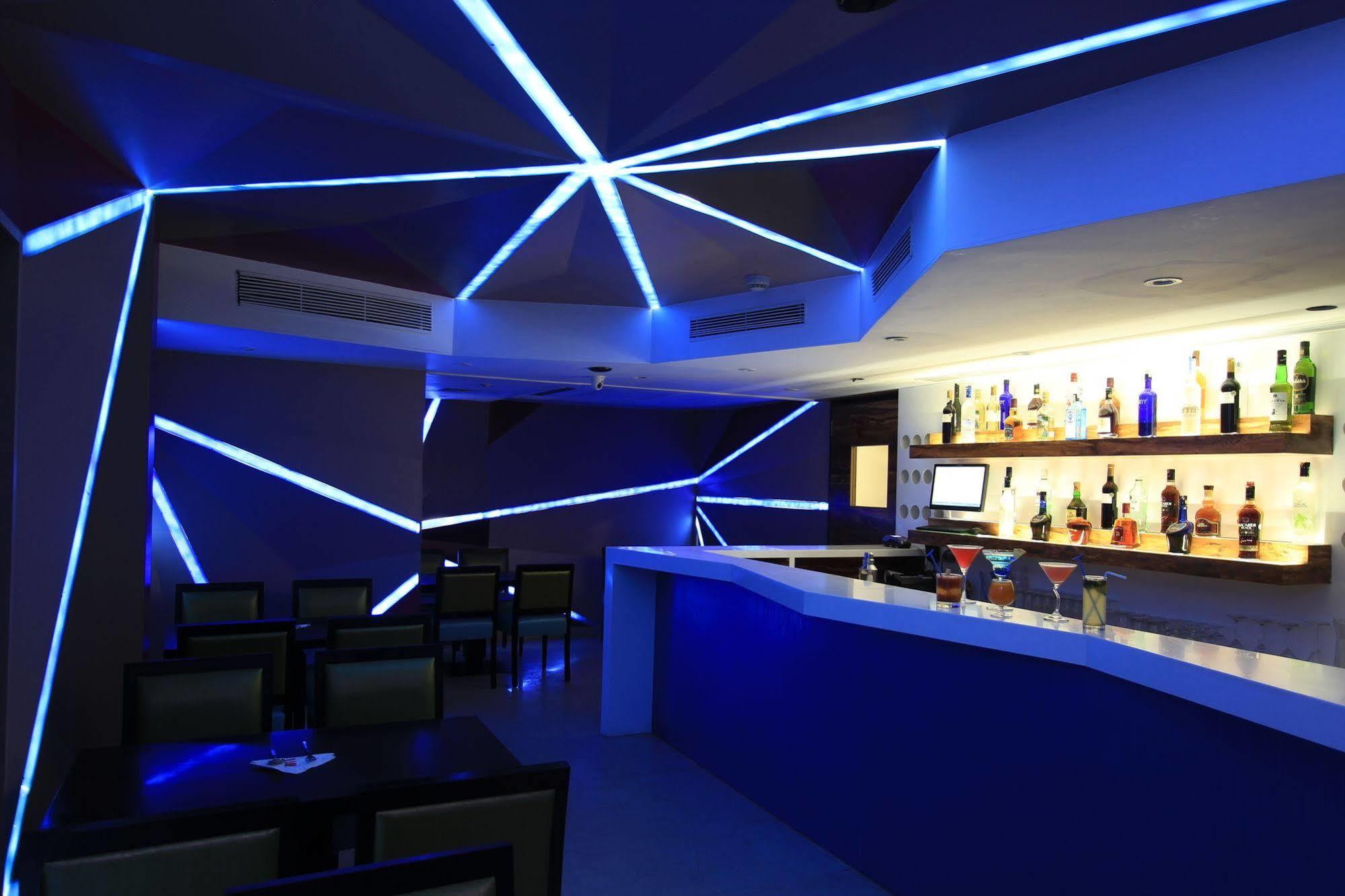 La Woods Hotel Chennai Exterior photo