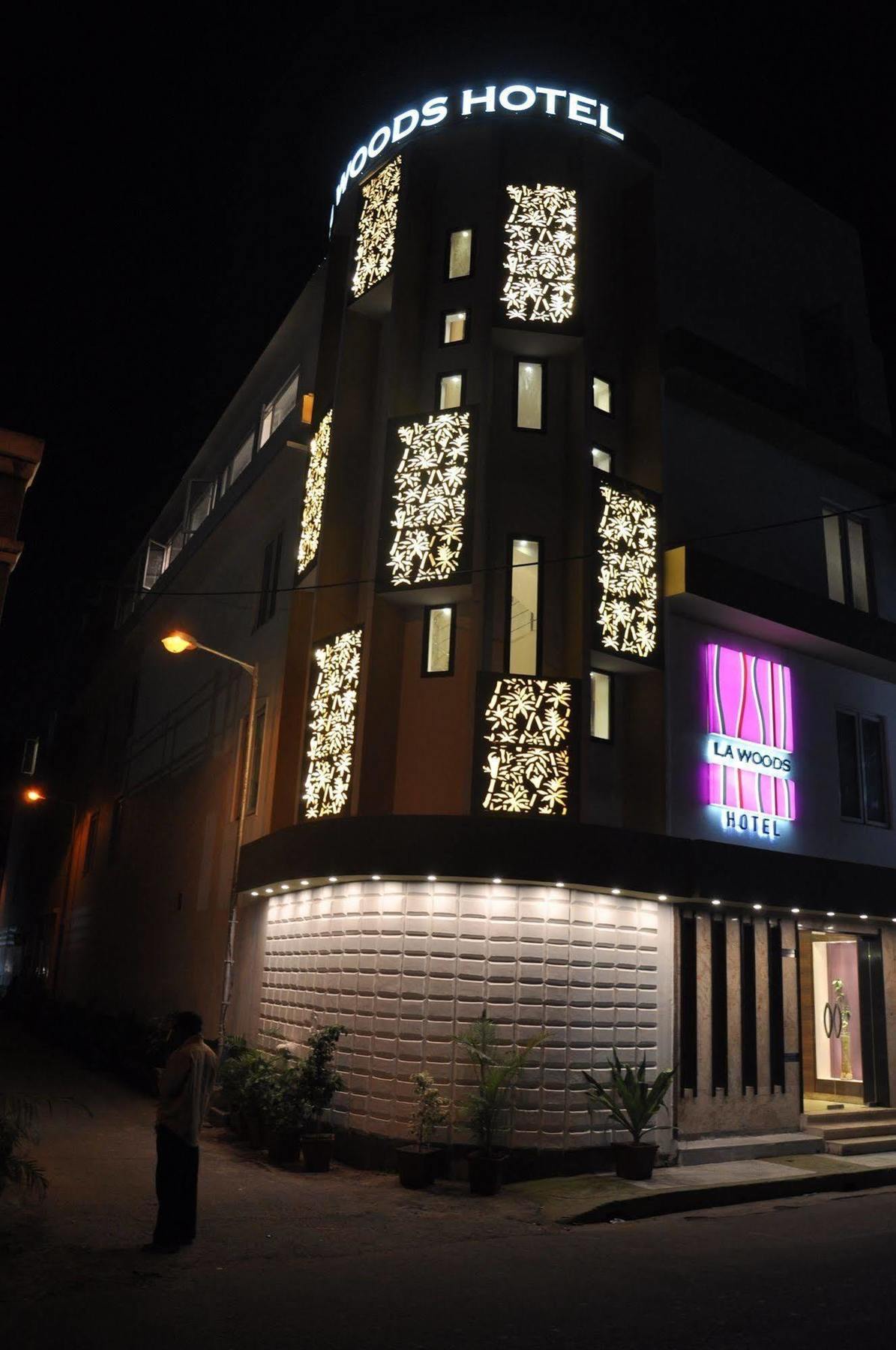 La Woods Hotel Chennai Exterior photo
